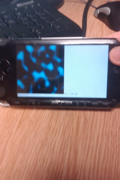PlayStation Portable Developer Kit - A picture of the PlayStation Portable Developer kit with a simplex noise rendering on the screen.